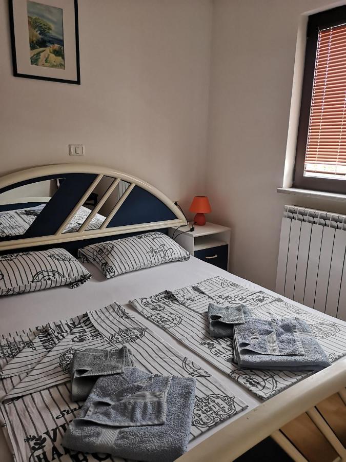 Črni Kal House Cehヴィラ エクステリア 写真
