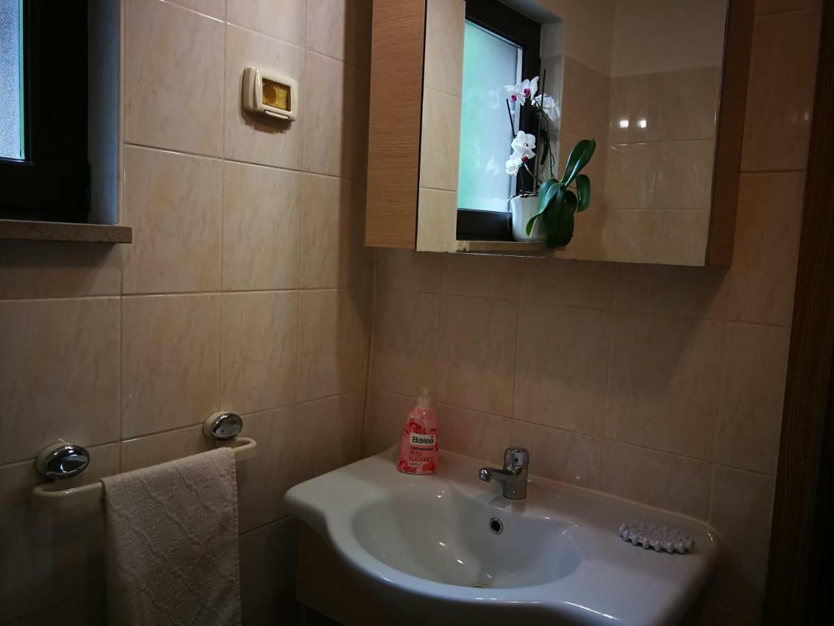 Črni Kal House Cehヴィラ エクステリア 写真